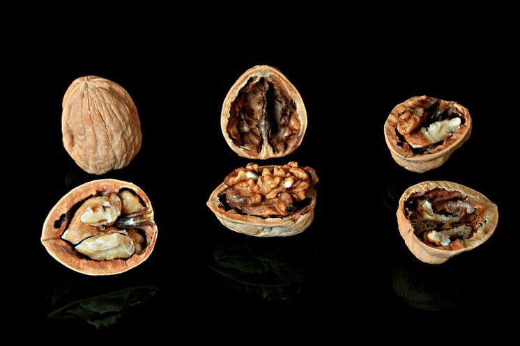 Walnuts contain vitamins useful for potency